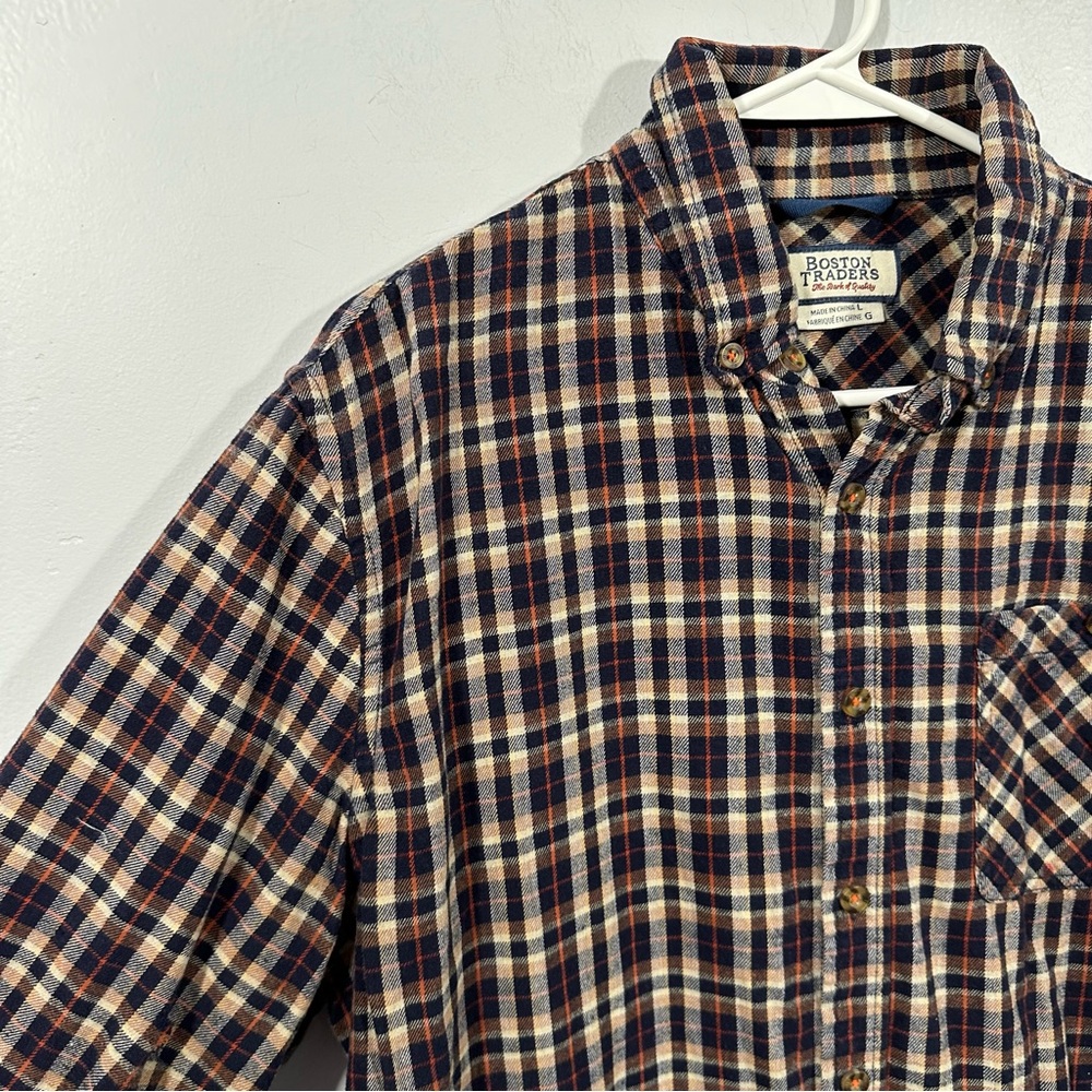Boston Traders Flannel Button Down Size Large - image 2